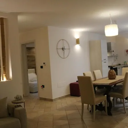 Dimora Tra I Due Mari Apartamento